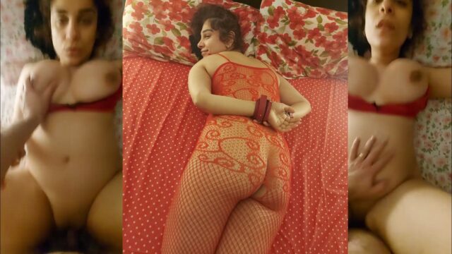 Türbanlı Karısına Kelepçe Takmış