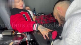 Damla özden dövme yaptırırken sikişelim dedi